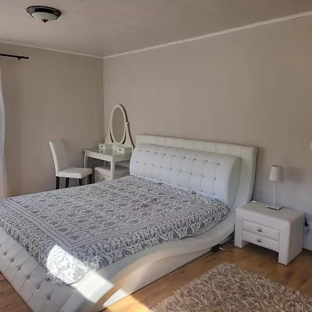 Hébergement de vacances Perheloma-asunto Parnussa